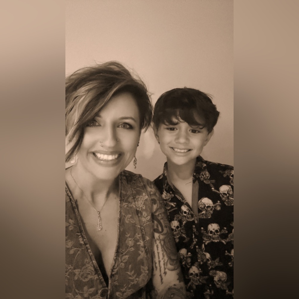 @emilymeaole is ~LIVE~ Deals With Emily Ann 🩷 - Picture 3 of 7